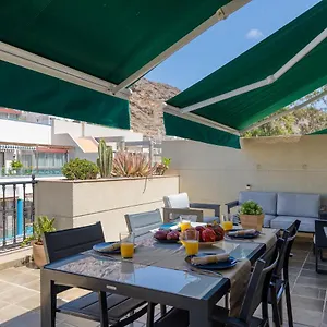 https://amarre-moon.in-canary-islands.com